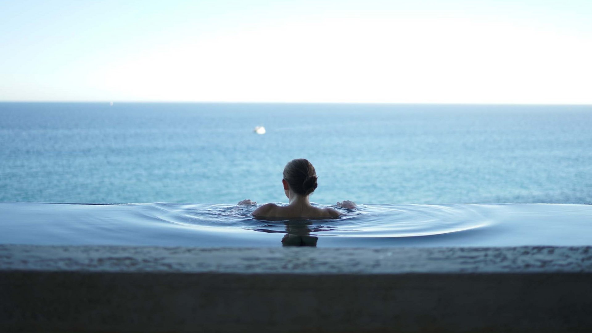 Our hotel in Palinuro with pool: a thousand shades of blue