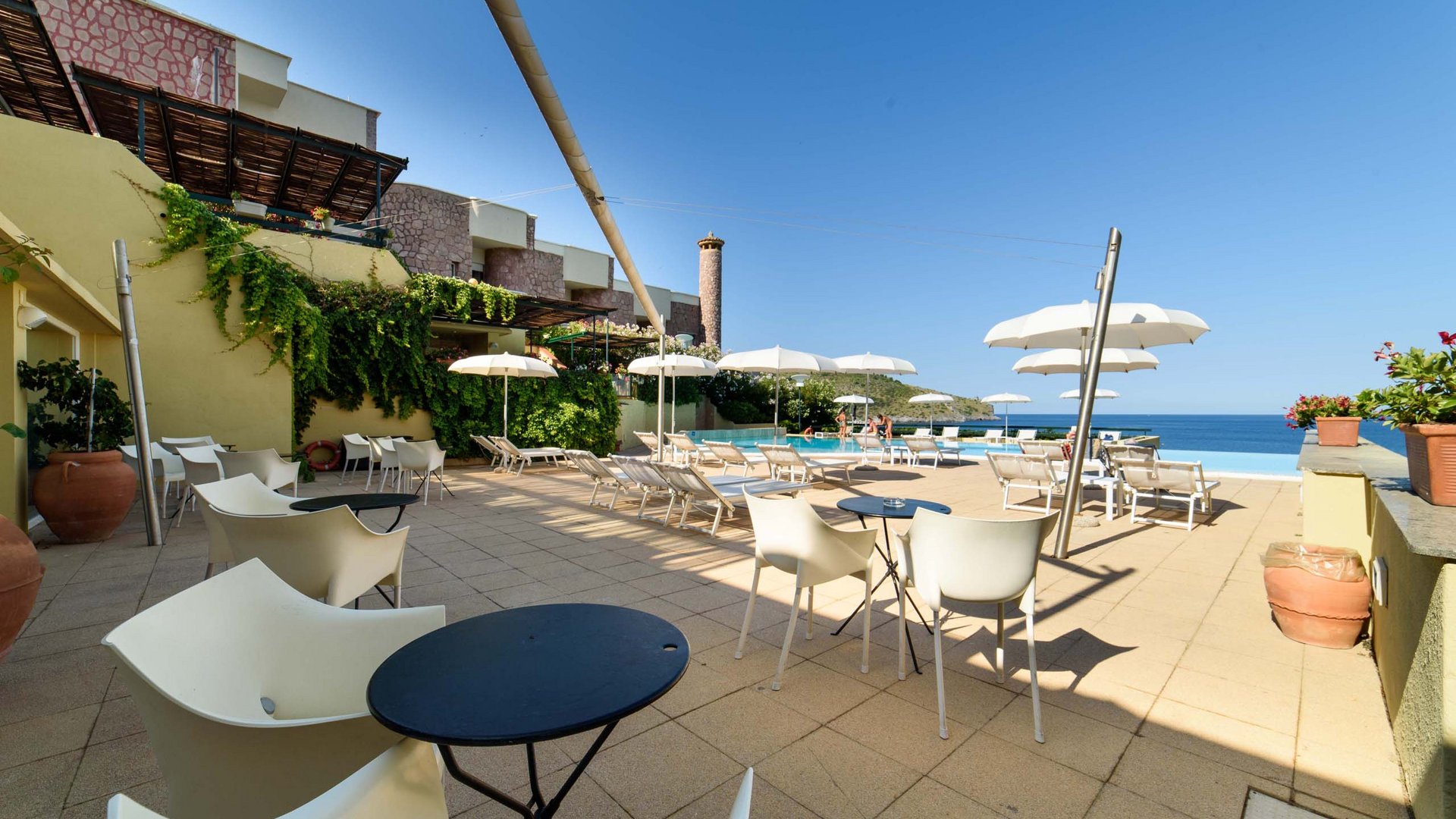 Hotel a Palinuro con piscina: mille tonalità di blu Hotel a Palinuro con piscina: mille tonalità di blu
